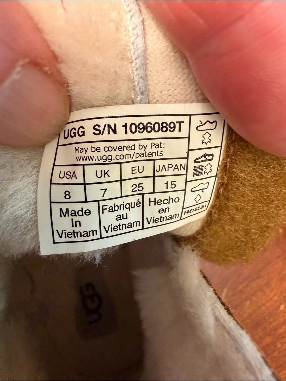 Toddler Keelan Uggs! in Chestnut  Size 8